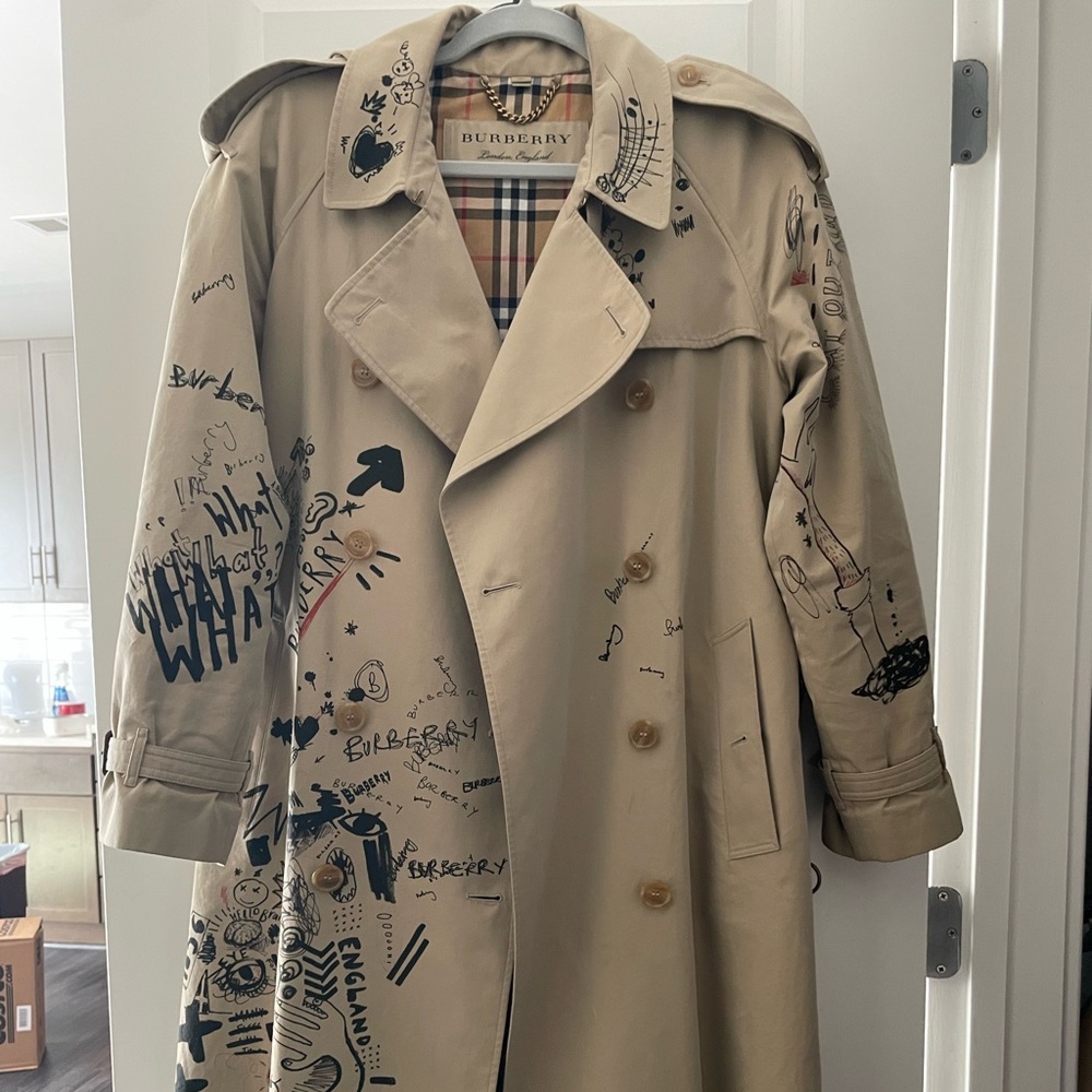 Burberry doodle trench